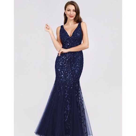 Dresses & Skirts - 🆕V-Neck Sleeveless Mermaid Dress Evening Dress